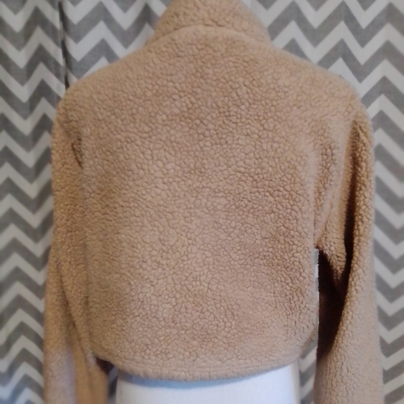 Cropped sweater! - Picture 2 of 3